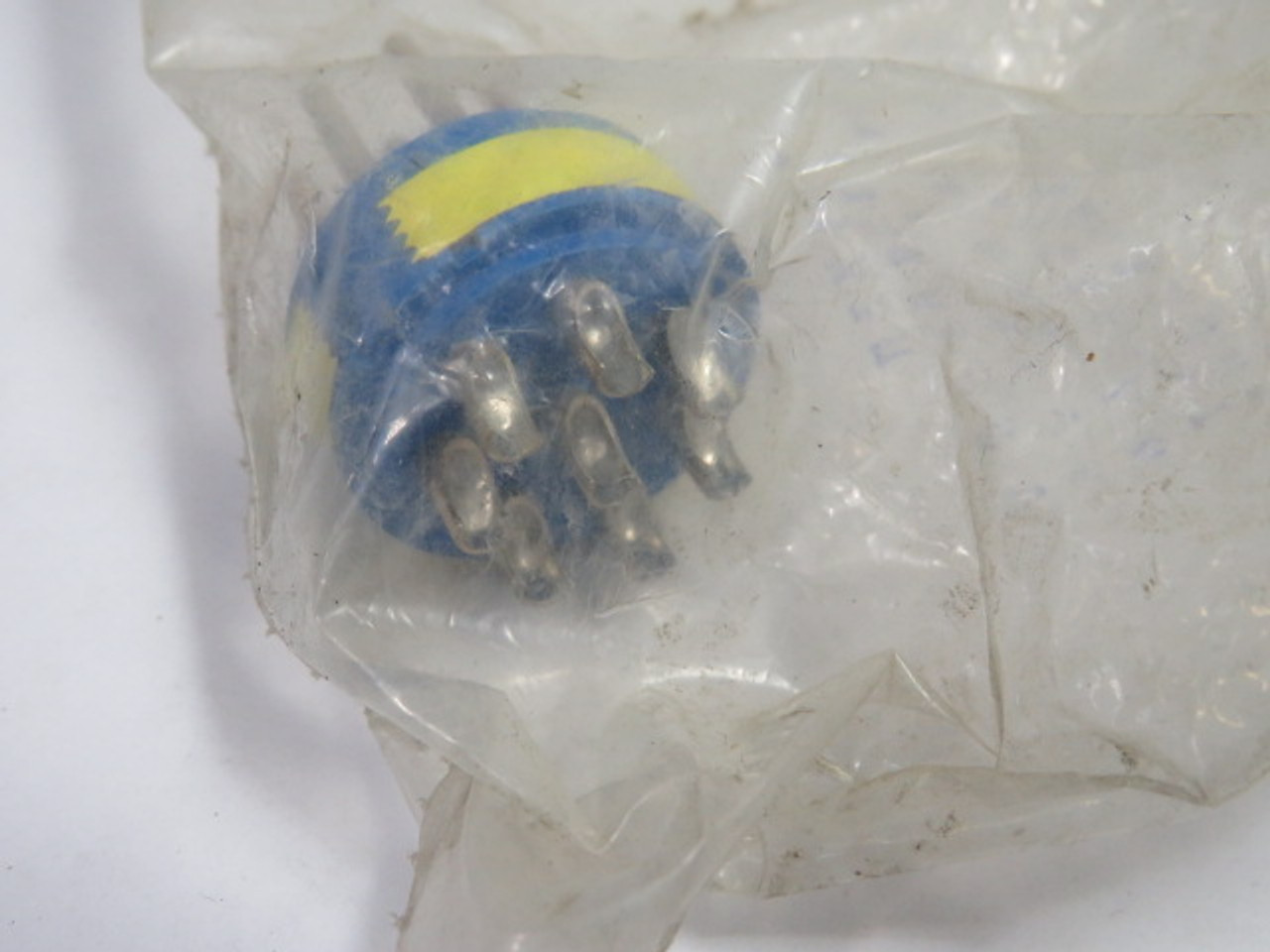 Amphenol 97-22-23P Circular Solder Insert ! NWB !
