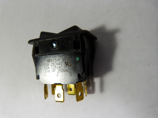 Eaton 8006K40N1V2 Rocker Switch 10amp 250V ! NOP !