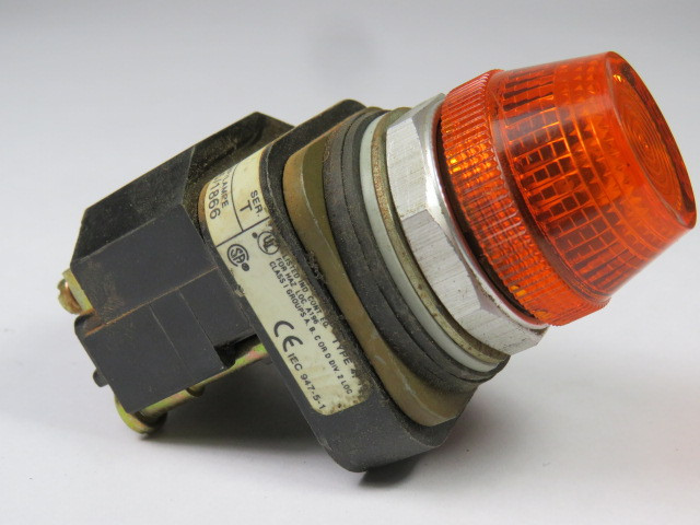 Allen-Bradley 800T-P16A Series T Pilot Light 120VAC 50/60Hz Amber Lens USED