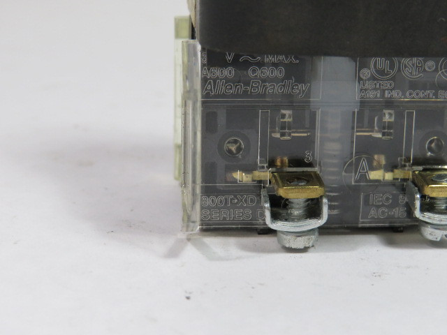 Allen-Bradley 800T-QB10RD1 Ser T Push Button Illum 1NO 120V Red Lens USED