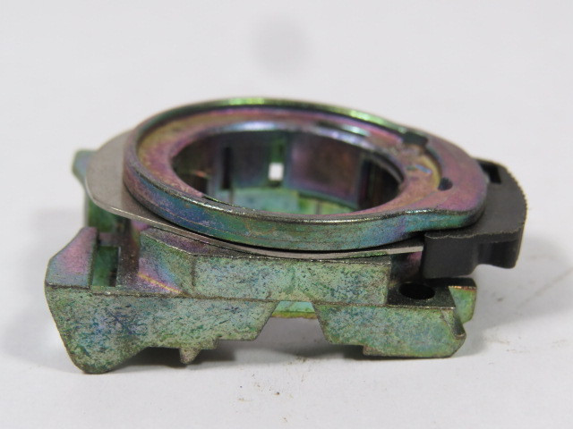 Allen-Bradley 800F-ALM Metal Mounting Base USED