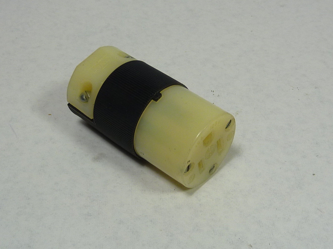 Hubbell 5269C Straight Blade Connector 15A 125V 3W 2P USED