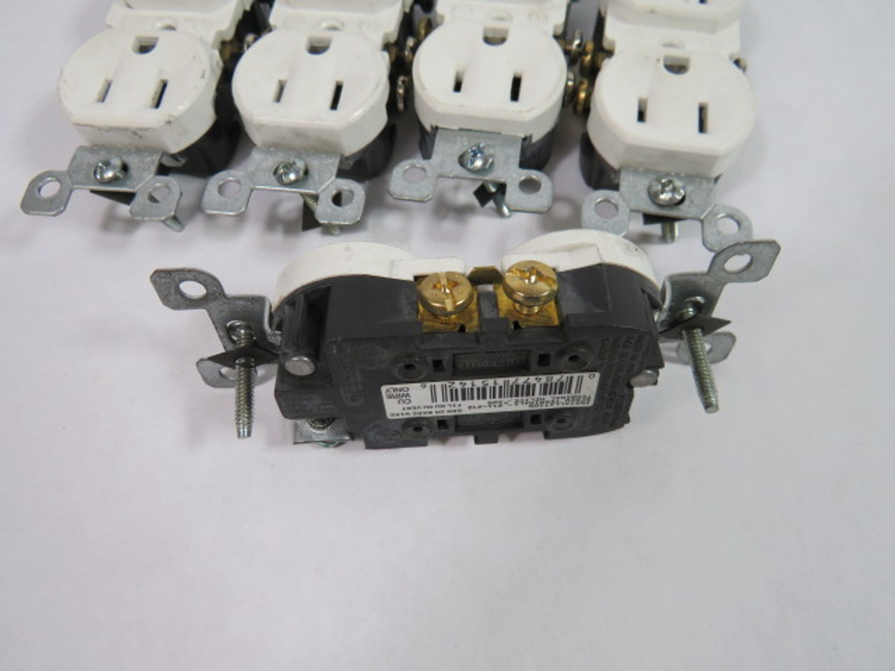 Leviton 5320-WCP White Duplex Receptacle 15A 125V 3W 2P Lot of 12 USED