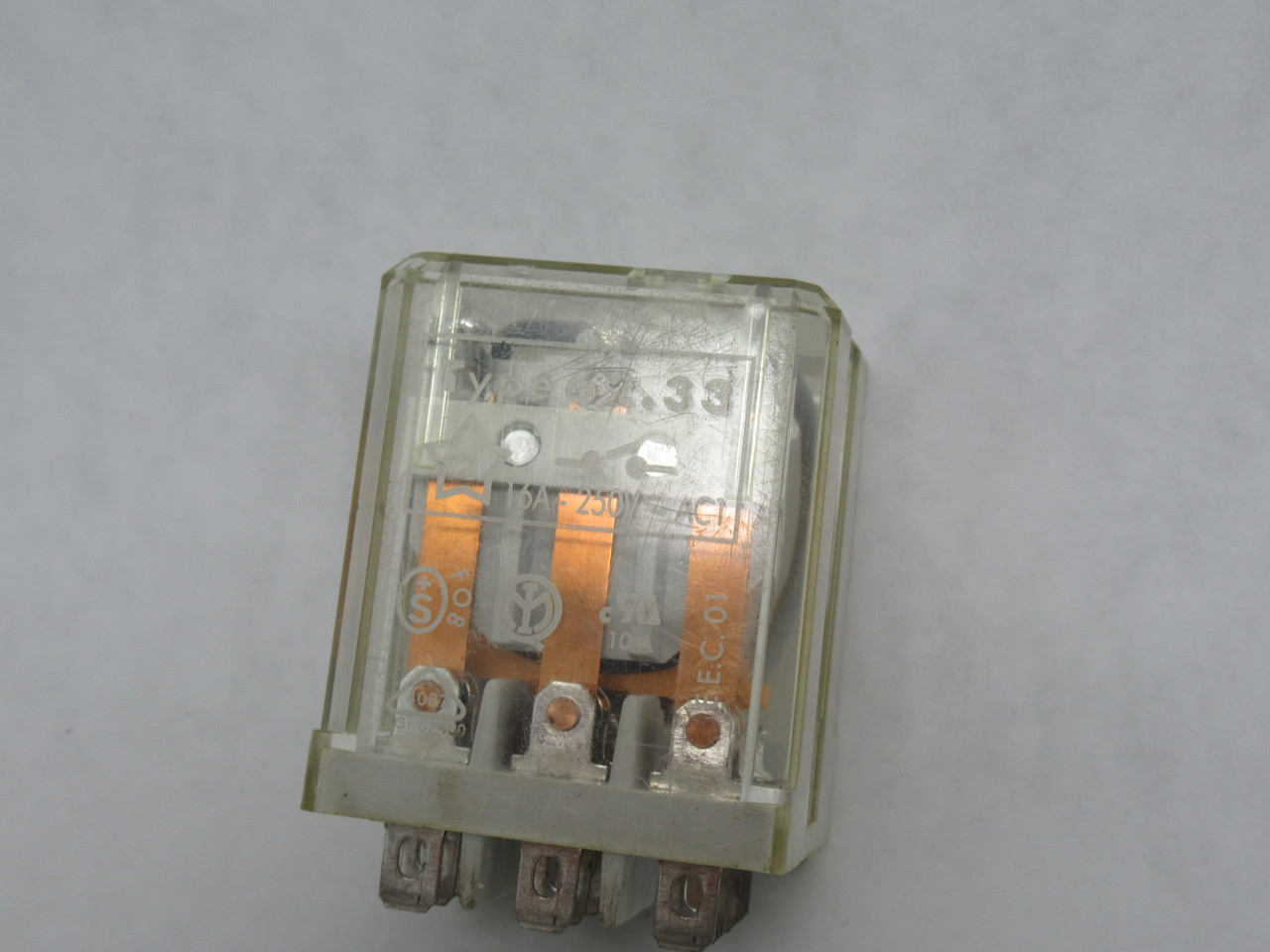 Finder 62.33.8.110.0000 Relay 110VAC 16A 250V 11-Blade USED