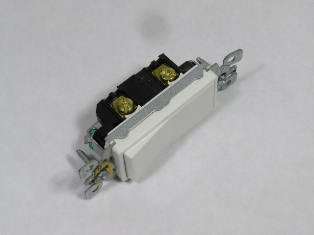 Leviton 5601-P2W Rocker Switch 15A 120/277 Vac 1 Pole WHITE USED ...