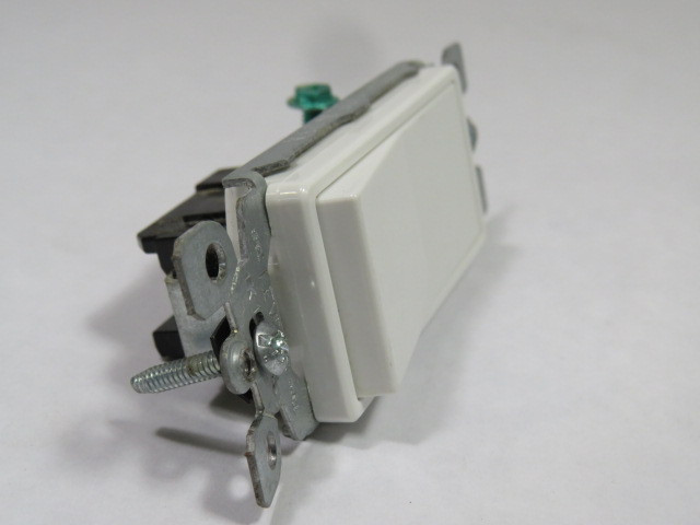 Leviton 5601-P2W Rocker Switch 15A 120/277 Vac 1 Pole WHITE USED ...
