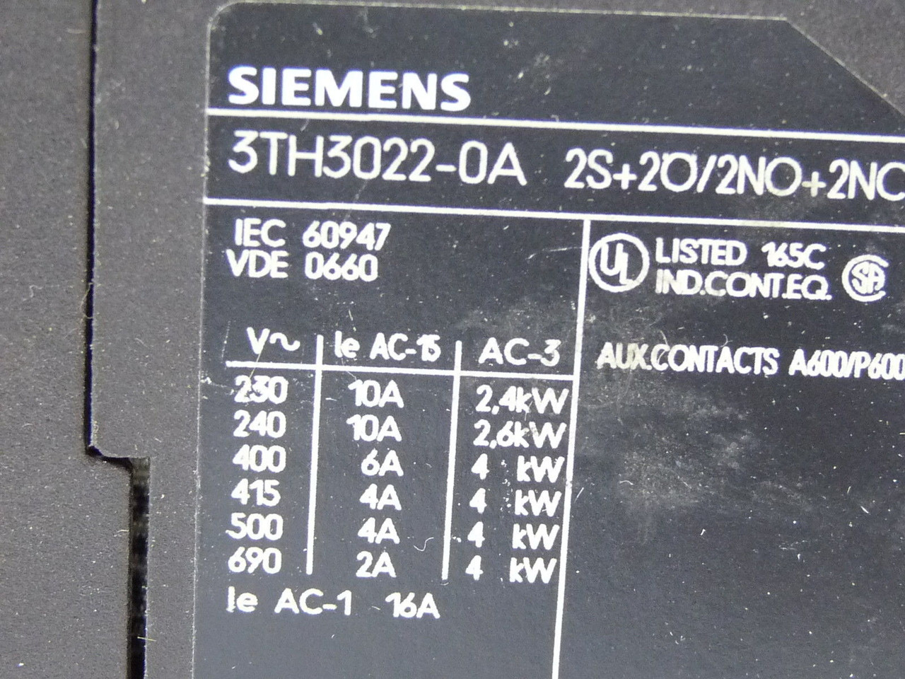 Siemens 3TH3022-0A Relay 4 Pole 24V 50/60Hz USED