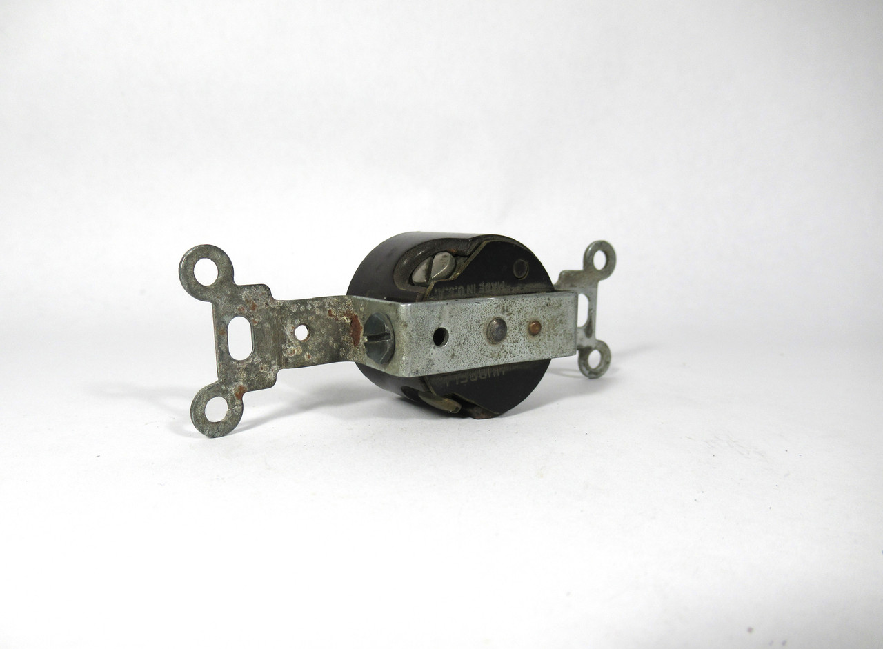 Hubbell HBL4760 Twist-lock Receptacle Brown 15A 277VAC USED