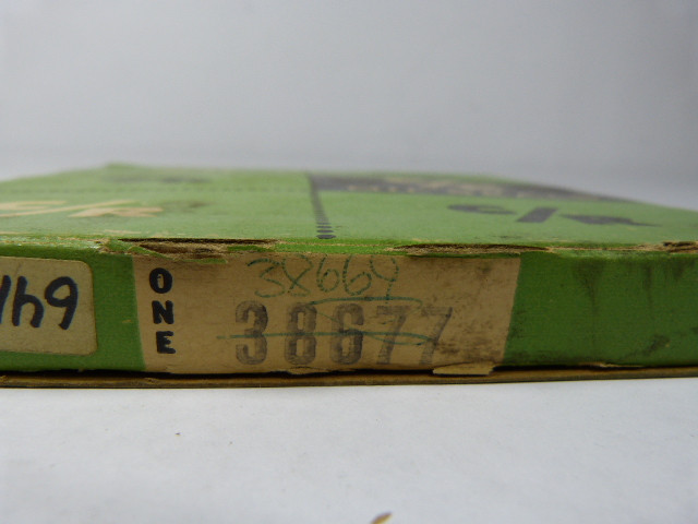 Chicago Rawhide 38677 Oil Seal ! NEW !