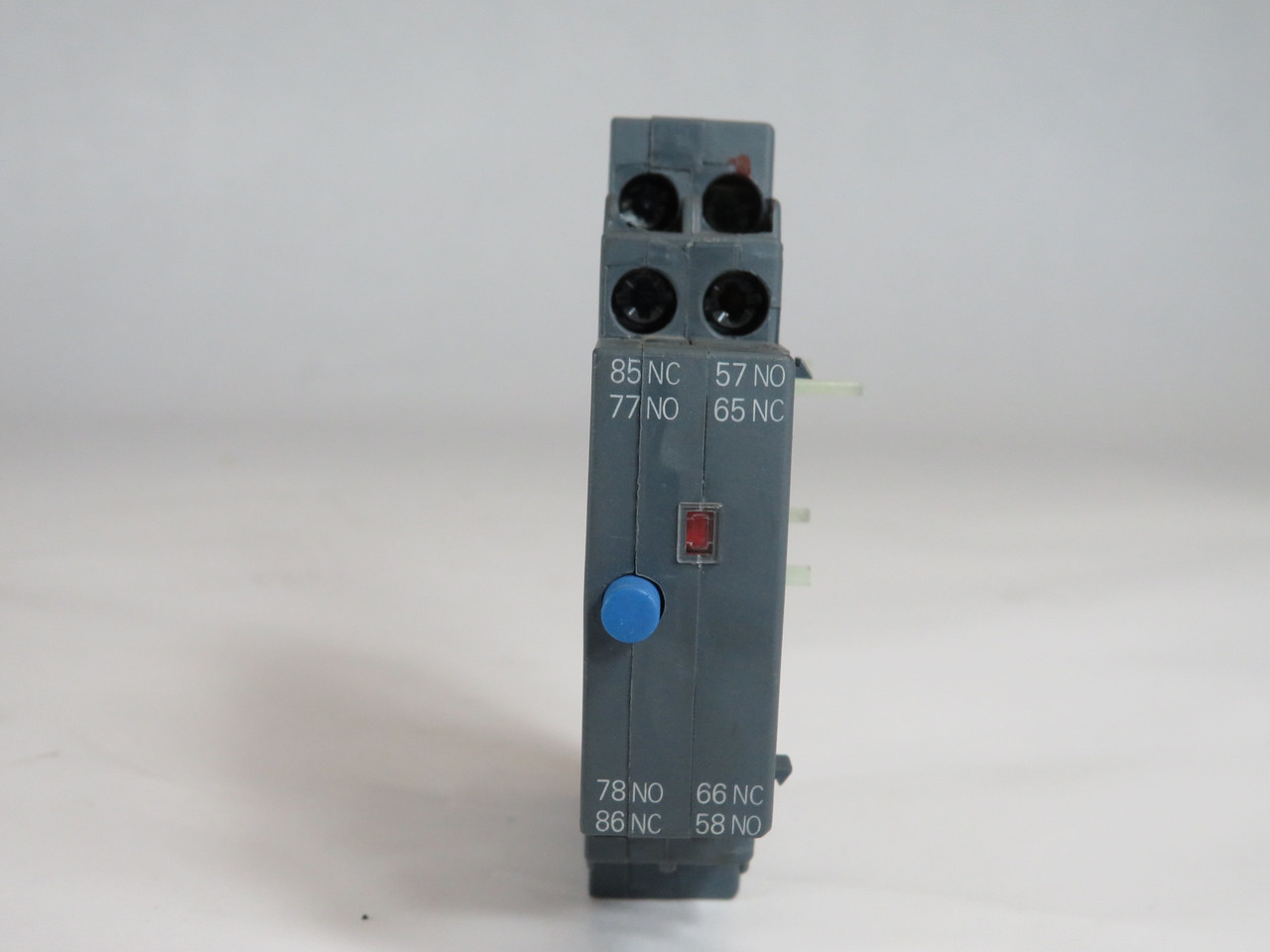 Siemens 3RV2921-1M Signaling Switch 10A 690V  USED