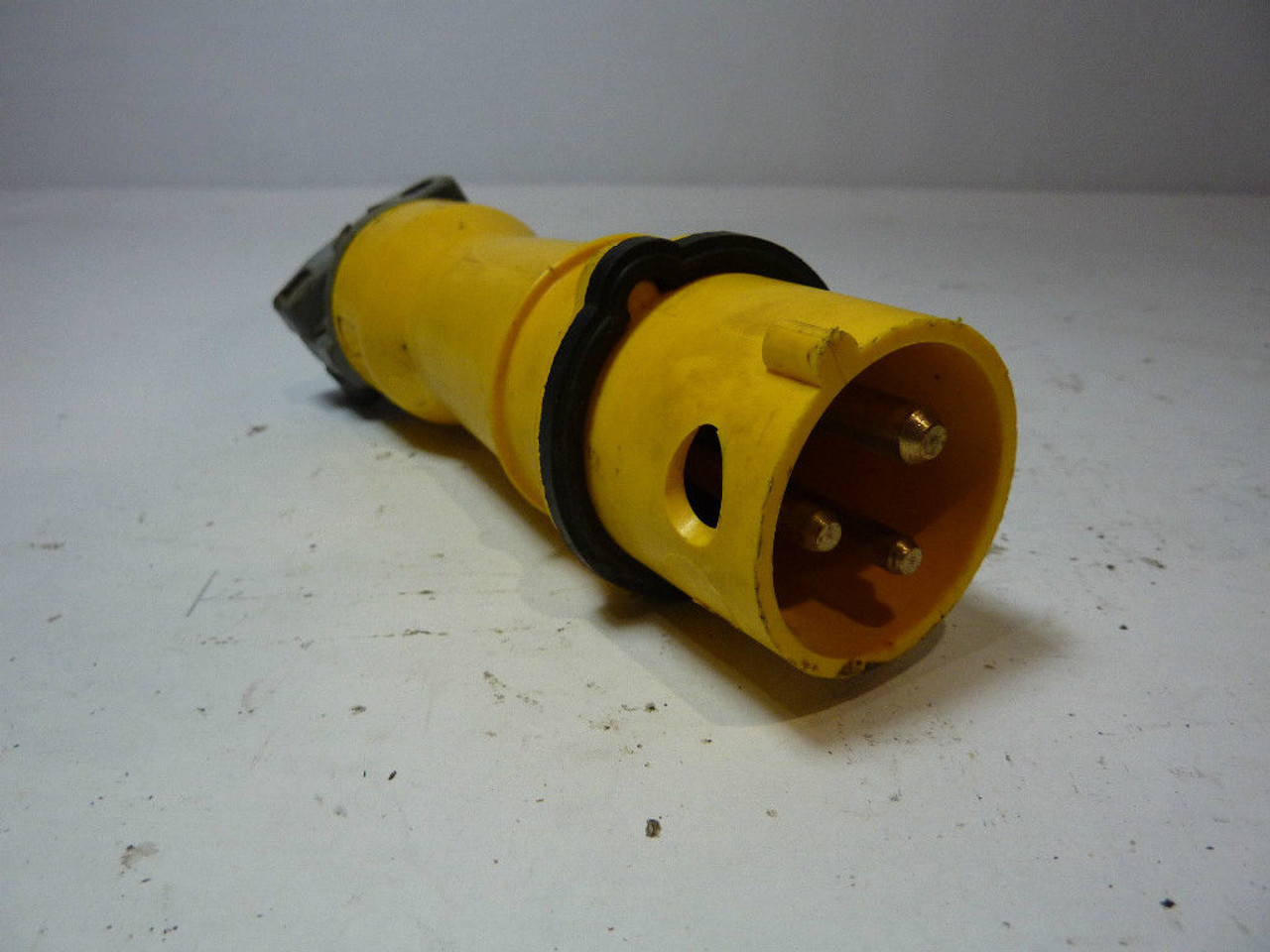 Hubbell 320P4N Plug 20 Amp 25V USED