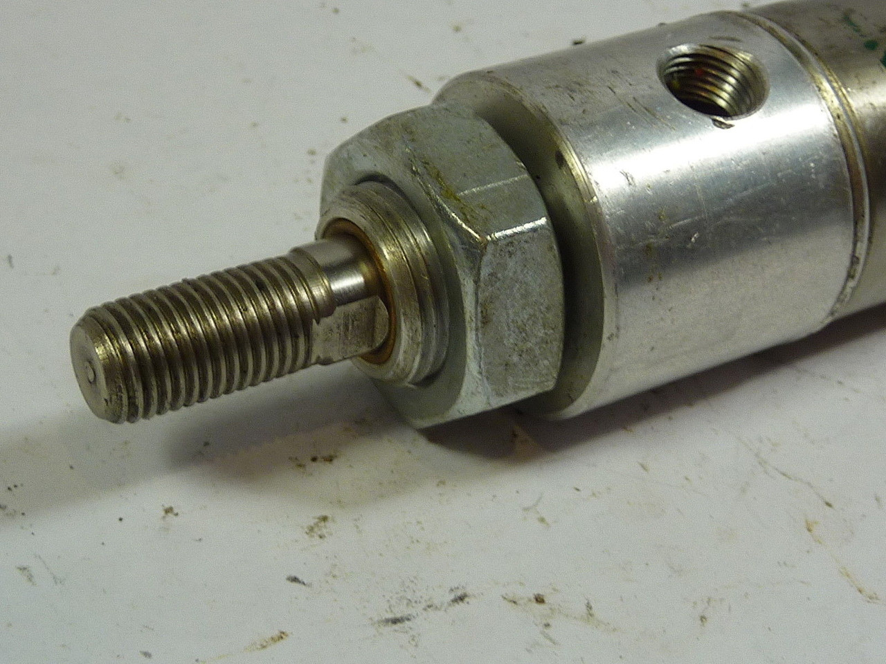 Numatics 1250D01-00I 1 1/4in Bore Double Acting Nose Mount USED