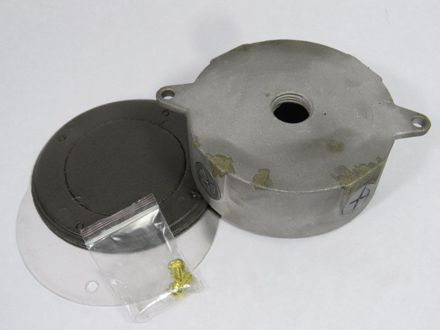 RAB 1/2DVXJ/C Weatherproof Outlet Box W/ Cover 1/2" Thread Holes USED
