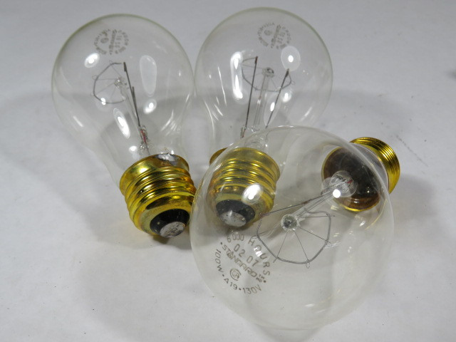 Standard 00948STD Incandescent Bulb 130V 100W 3-Pk DAMAGED PACKAGE ! NEW !