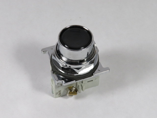 Cutler-Hammer 10250T101-53 Ser D1 Push Button 1NO Black Flush Head USED