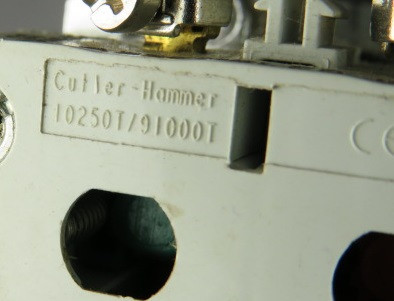 Cutler-Hammer 10250T102-1 Ser D2 Push Button 1NO 1NC Flush Red Head USED