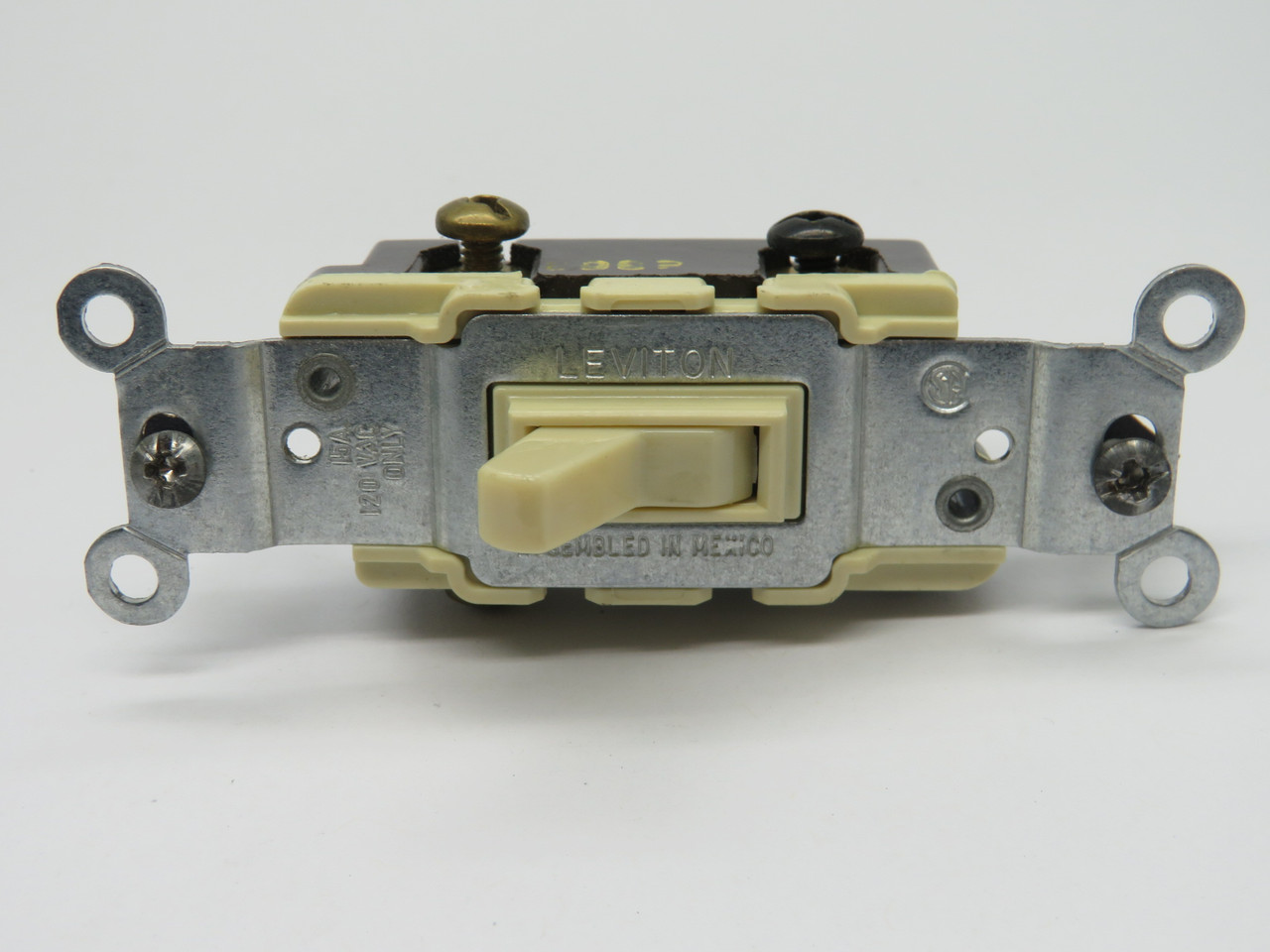 Leviton 1453-I OLD STYLE 3-Way Ivory Toggle Light Switch 120V 15A Lot of 4 NOP
