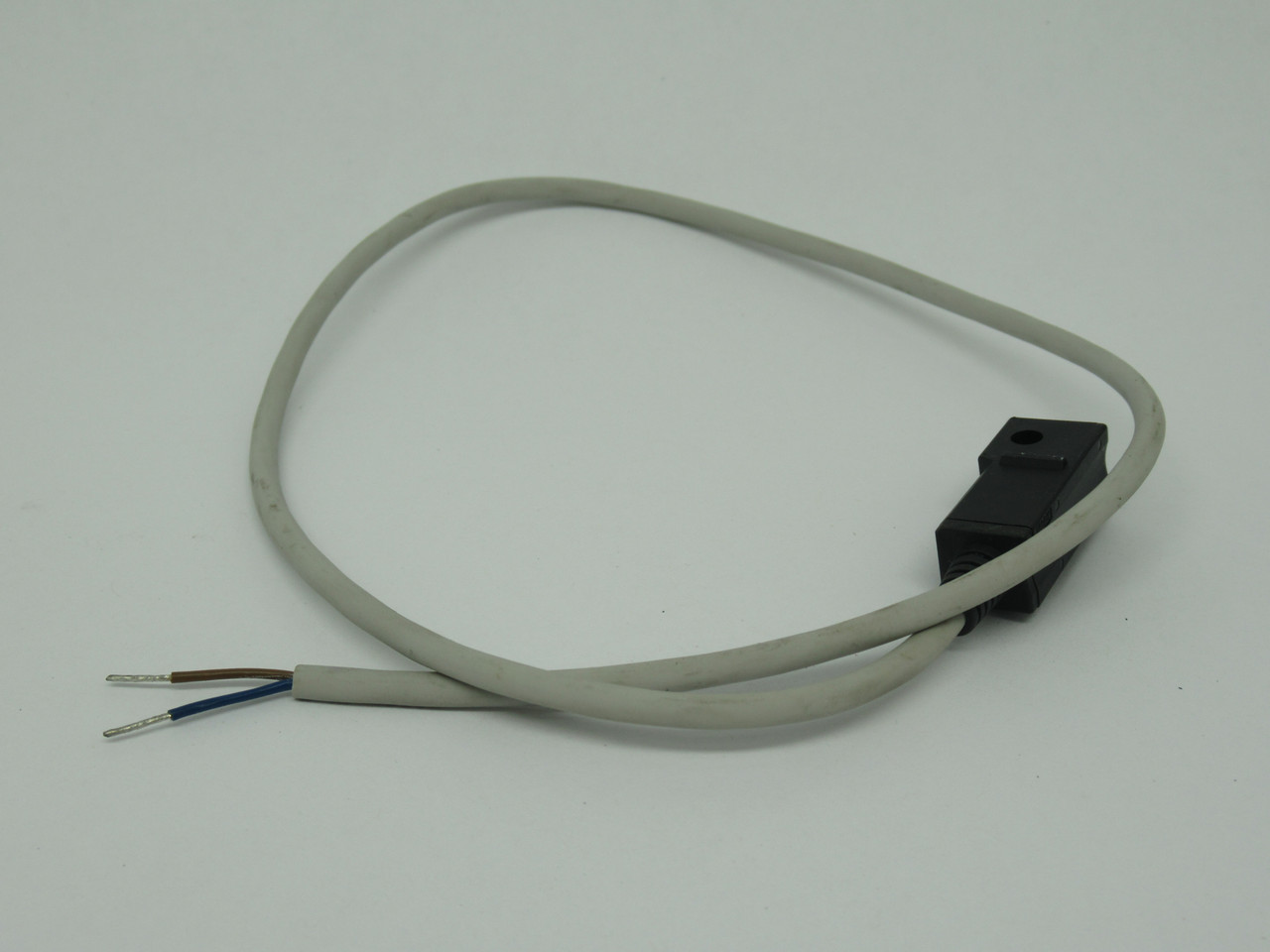 SMC D-K59 Solid State Auto Switch w/ Indicator Light 24VDC 10mA 20" Cable USED