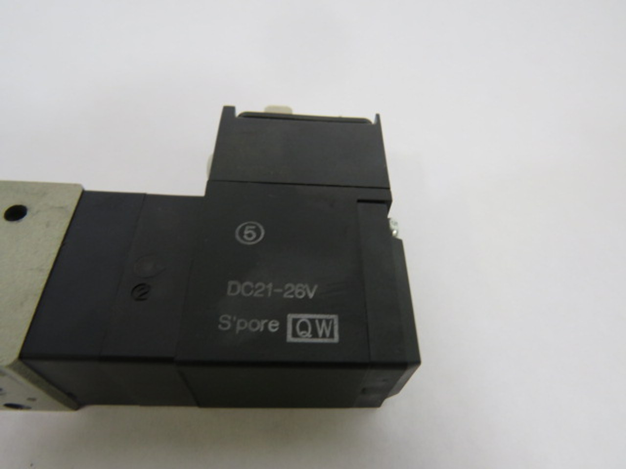 SMC VFS1220-5DZ-01 5 Port Solenoid Valve 24VDC 1/8"NPT .1-1MPa USED