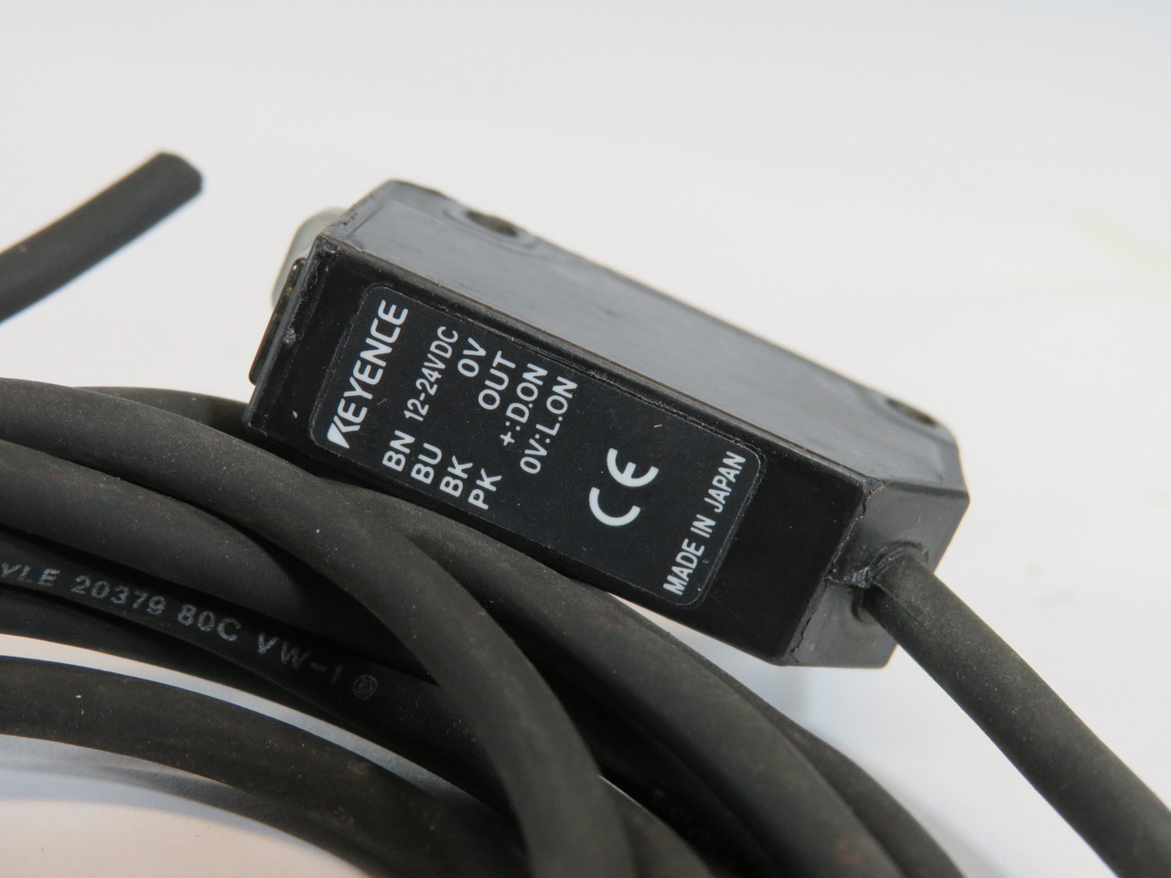 Keyence PZ-M11P Photo electric auto Calibration Sensor 12-24VDC Cut Wires USED