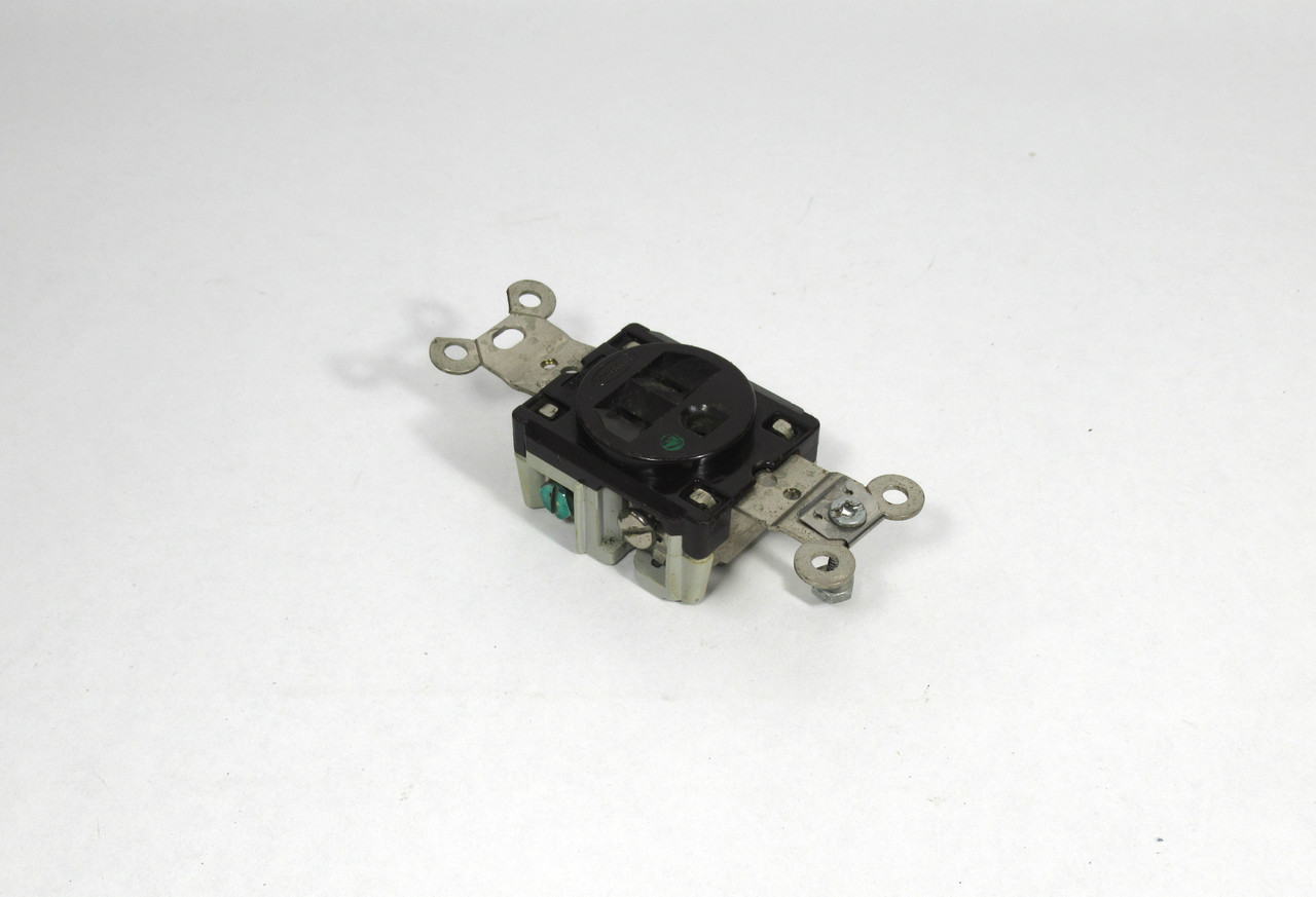 Hubbell HBL8210 Single Receptacle 15A 125V USED