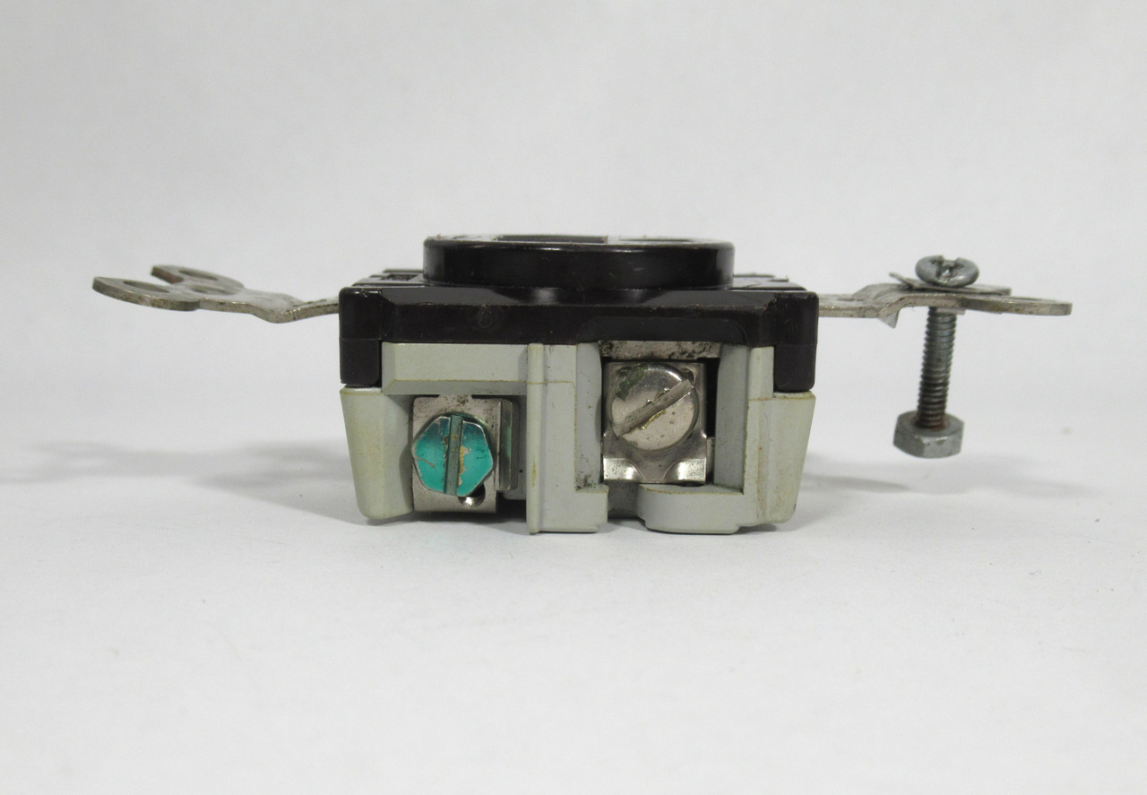 Hubbell HBL8210 Single Receptacle 15A 125V USED