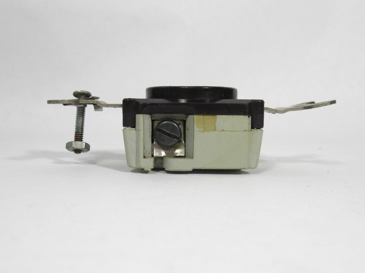 Hubbell HBL8210 Single Receptacle 15A 125V USED