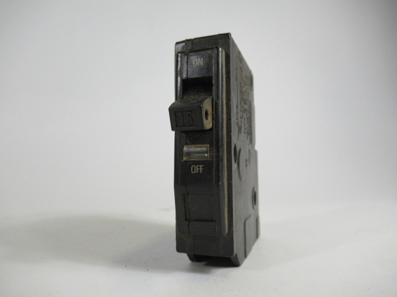 Square D QO115 Circuit Breaker 15A 120/240VAC 1P SWD USED