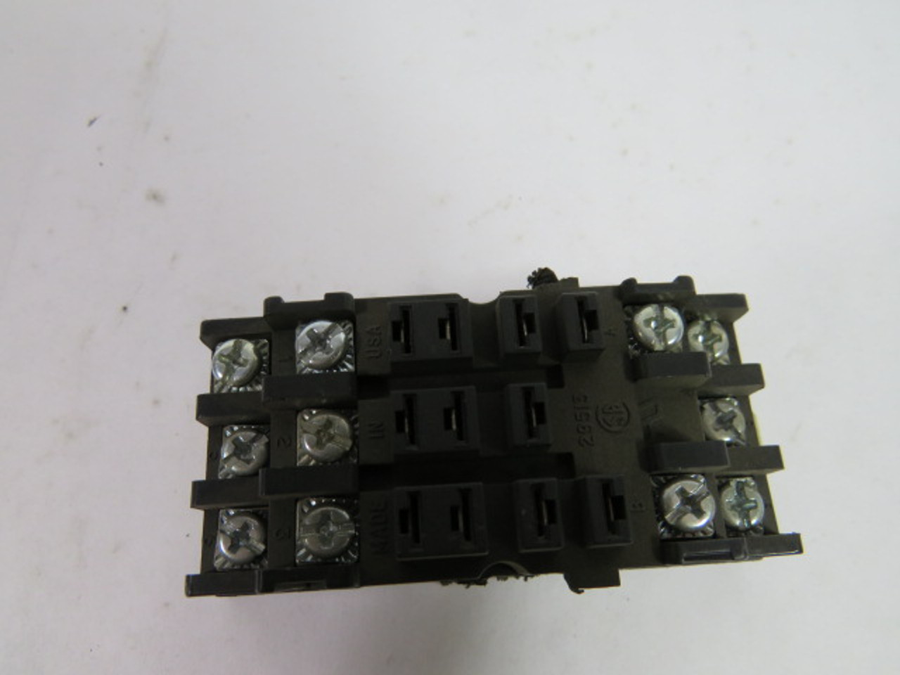 Allen-Bradley 700-HN127 Series A Relay Socket 15A 11Pin 300V USED