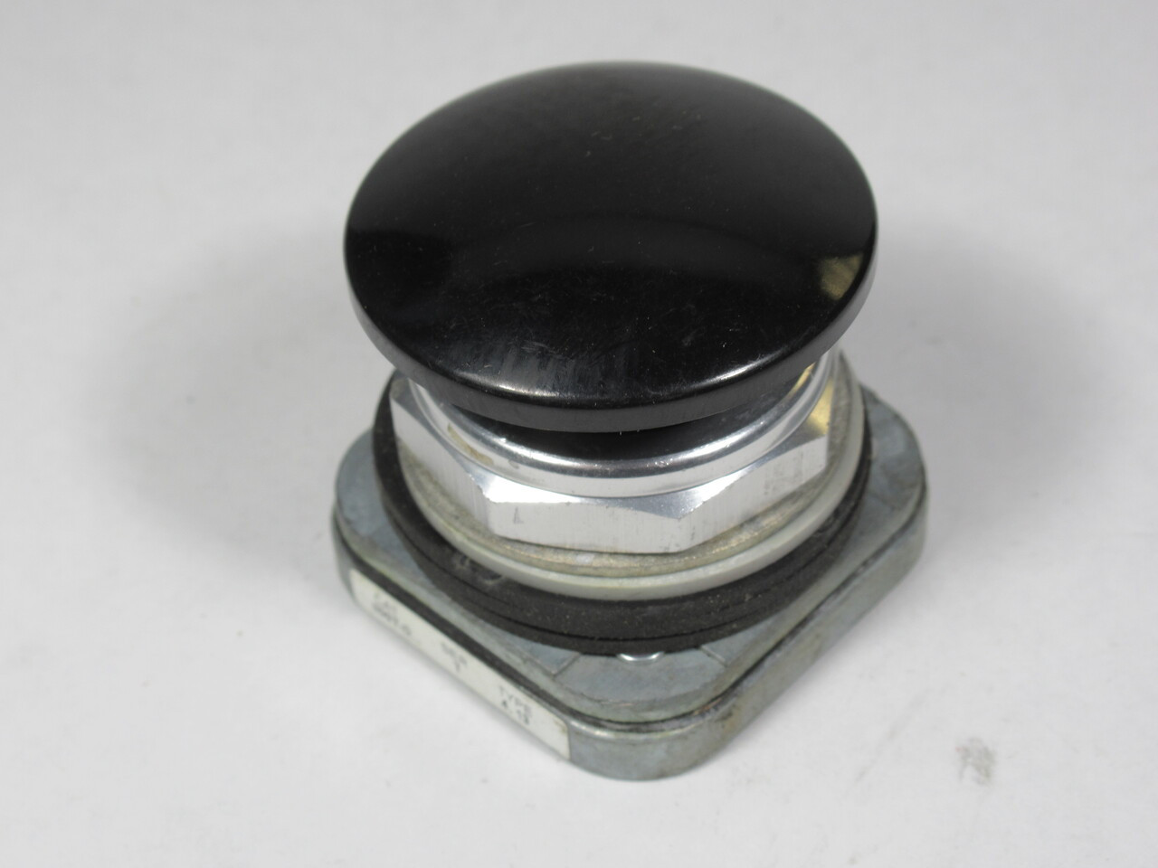 Allen-Bradley 800T-D2 Series T Push Button Black Mushroom Head No Contacts USED