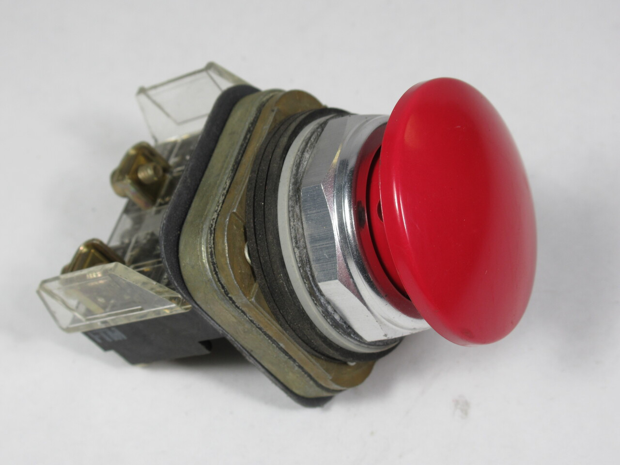 Allen-Bradley 800T-D6D1 Series T Push Button Red Mushroom Head 1NO USED