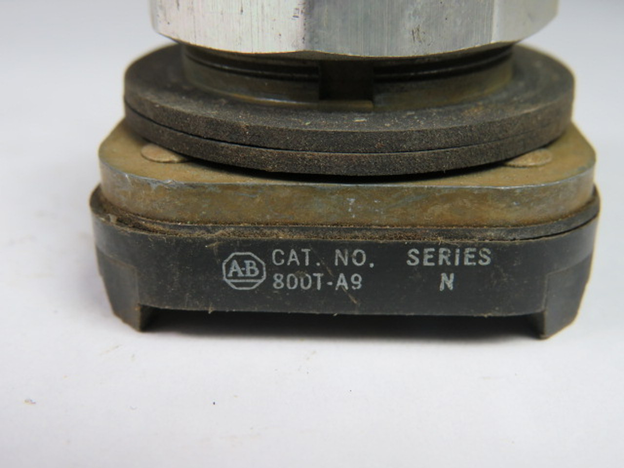 Allen-Bradley 800T-A9 Push Button Yellow Flush Head No Contacts USED