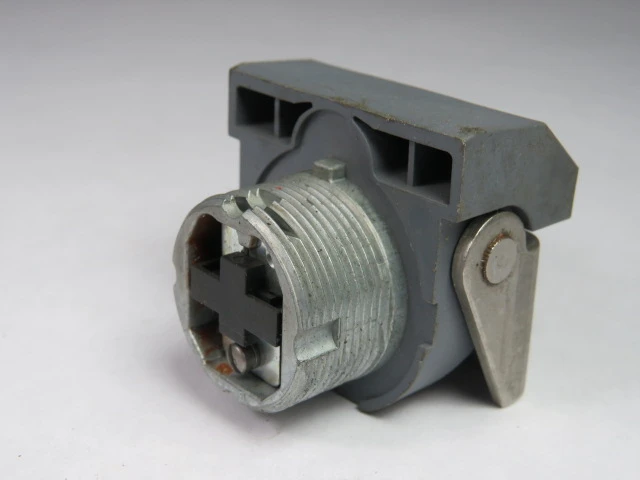Allen-Bradley 800H-WK4 Ser D Flip Lever Push Button Grey No Contacts USED