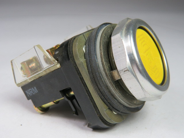 Allen-Bradley 800T-A9A Series T Push Button Yellow Flush Head 1NO 1NC USED