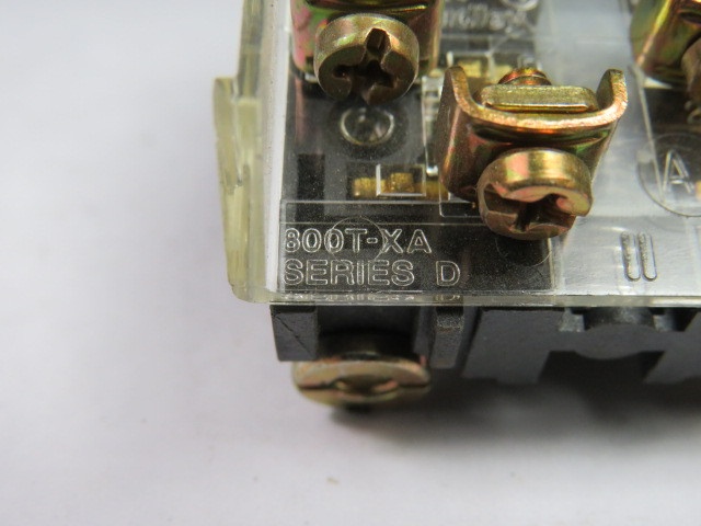 Allen-Bradley 800T-A9A Series T Push Button Yellow Flush Head 1NO 1NC USED