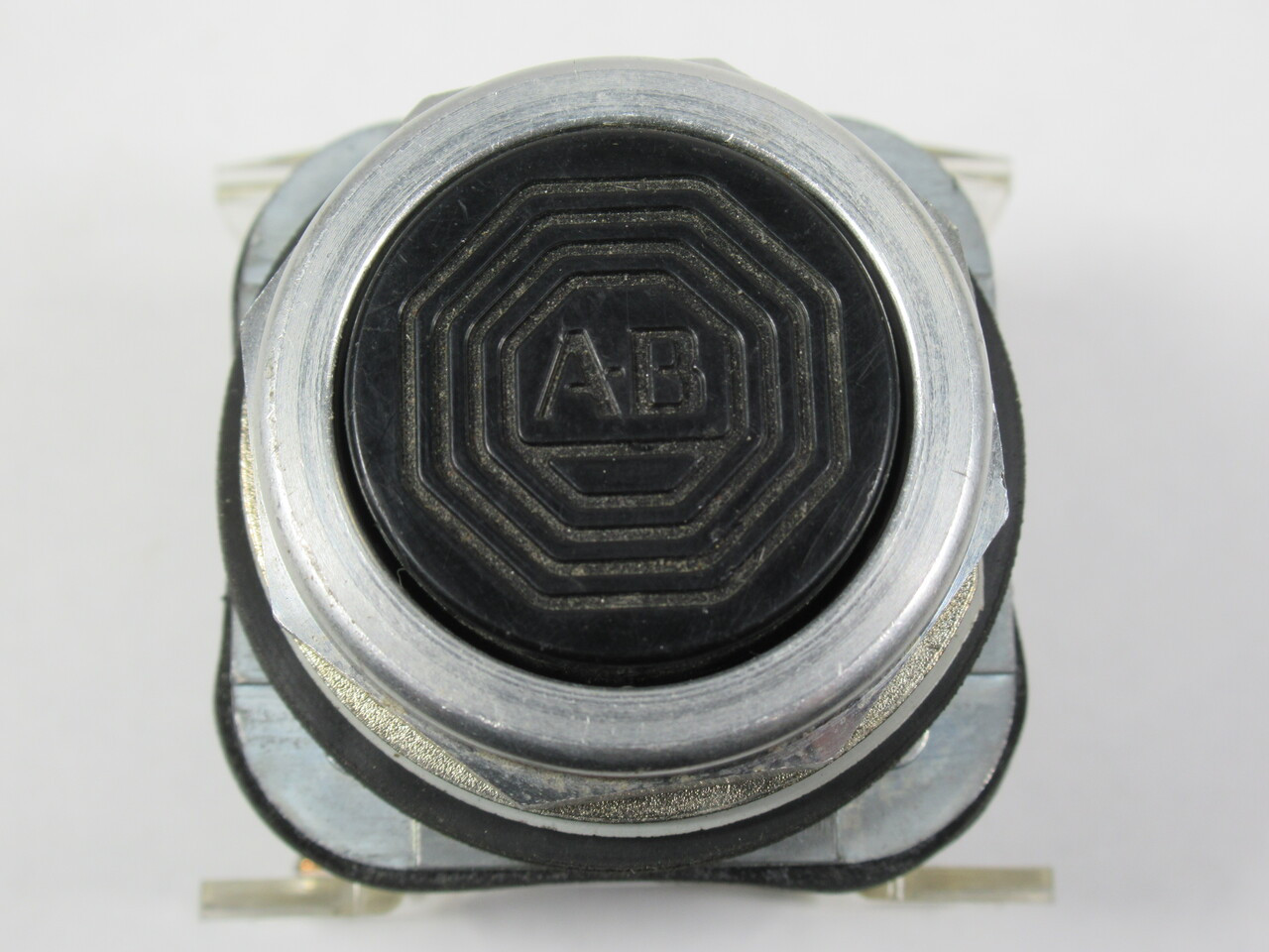 Allen-Bradley 800T-A2A2 Series T Push Button Black Flush Head 2NO USED
