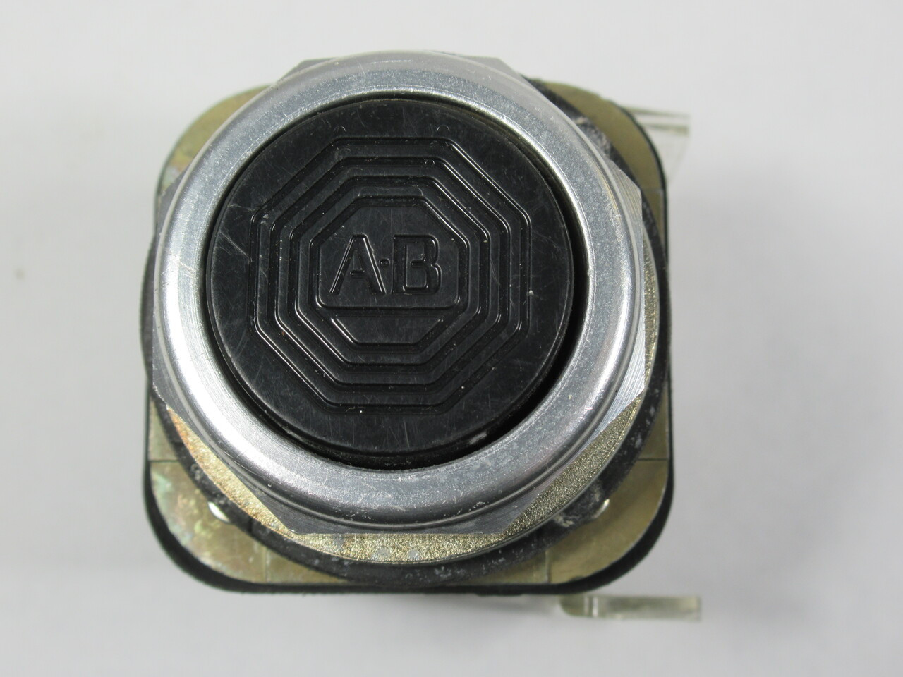 Allen-Bradley 800T-A2D1 Series T Push Button Black Flush Head 1NO USED