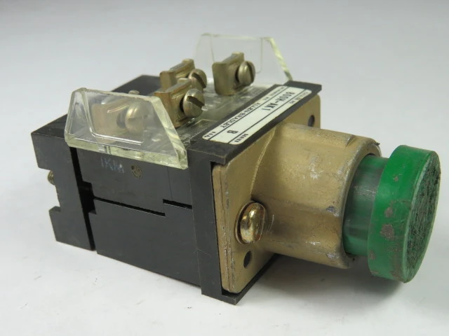 Allen-Bradley 800H-AK1A Heavy Duty Push Button Green Flush Head 1NO 1NC USED