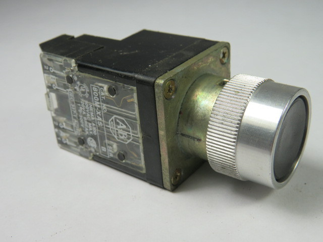 Allen-Bradley 800MR-A2AS IEC Push Button Black Flush Head 1NO 1NC USED