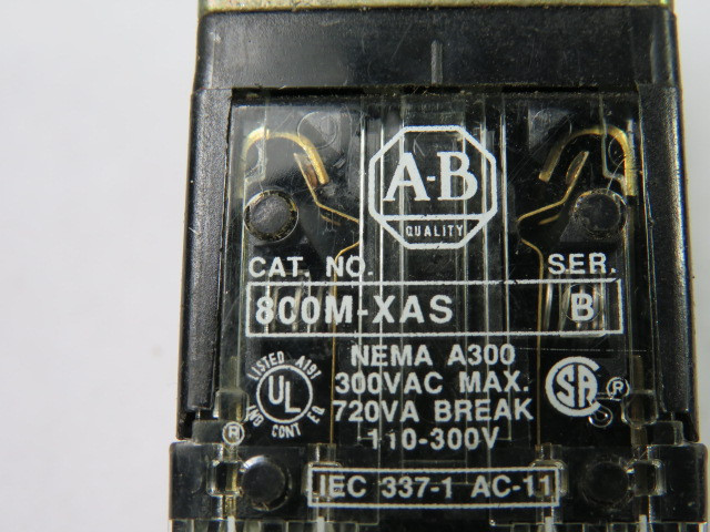 Allen-Bradley 800MR-B2AS IEC Push Button Black Extended Head 1NO 1NC USED