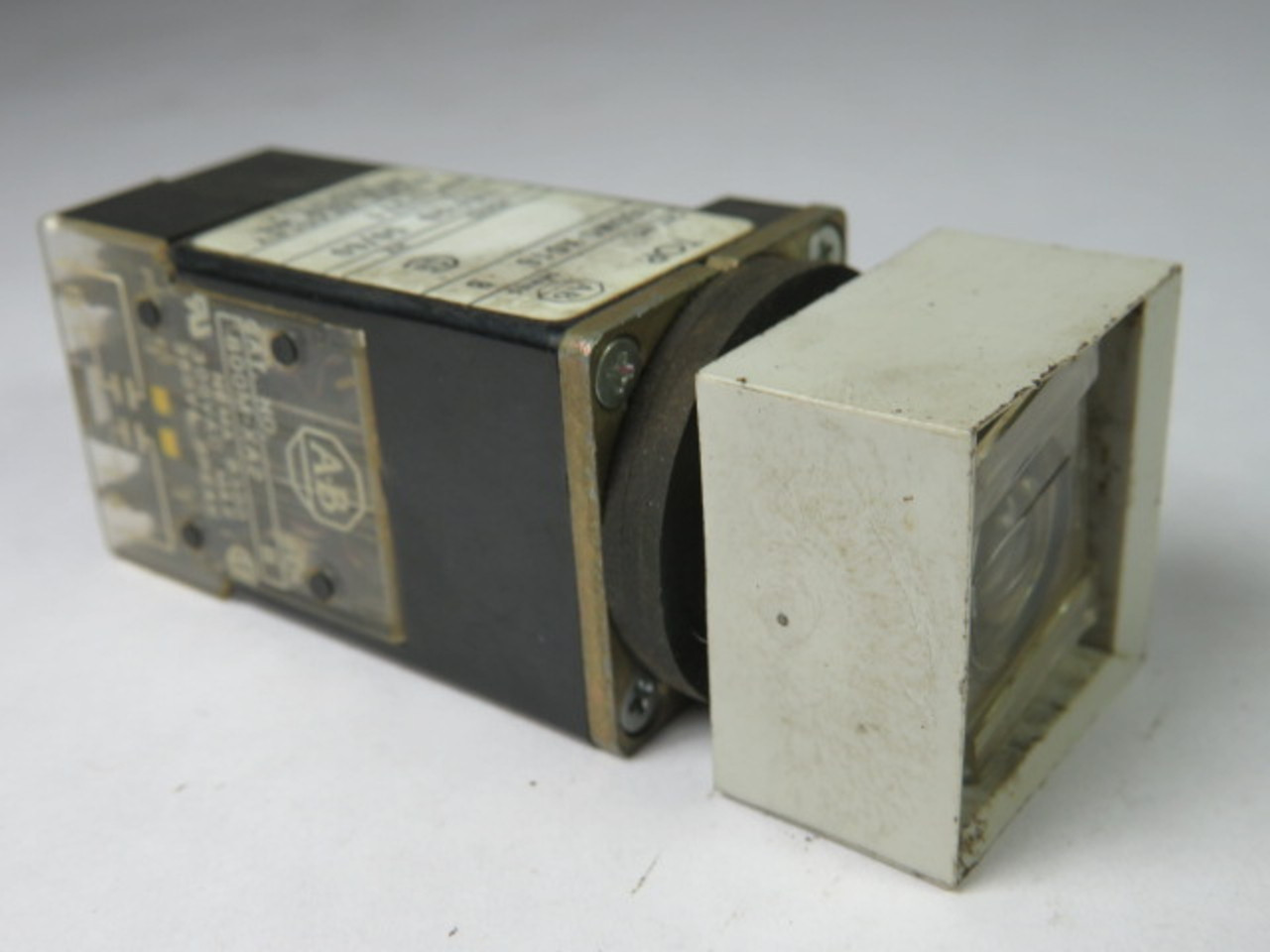 Allen-Bradley 800MS-X016AS Square Push Button 120VAC No Cap 1NO 1NC USED