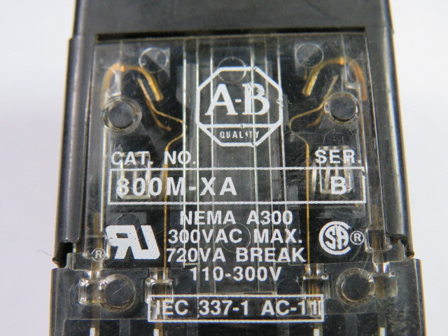 Allen-Bradley 800MS-X024B Push Button 24V 2NO 2NC w/ 800MS-WALR00 USED