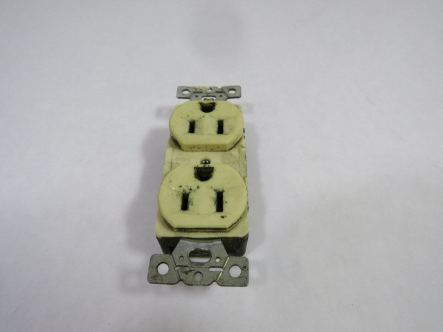 Arrow Hart 5262-I Ivory Duplex Receptacle 15A 125V 3W 2P USED
