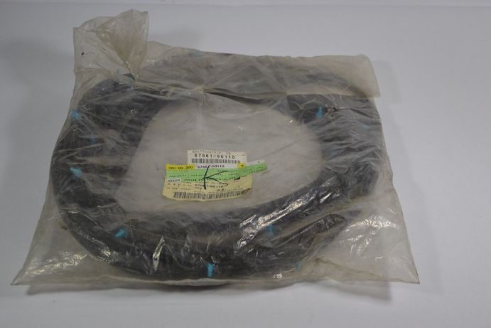 Toyota 67861-60110 Front Door Weatherstrip  NWB