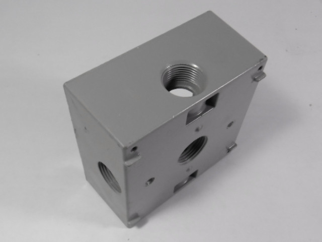 Bell Outdoor 5342-0 Weatherproof Box 5 Knockouts 3/4" USED