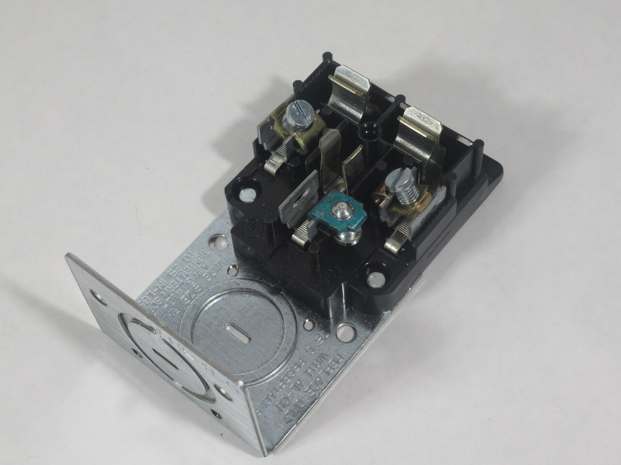 Leviton 5376 Grounding Surface Mount Receptacle 30A 250V 3W 2P BOX DAMAGE NEW