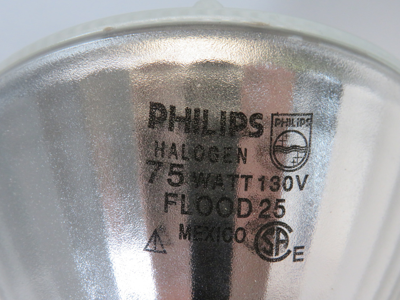 Philips 75PAR30L/FL25-130V Lamp 75W 130V 1050L 2500Hrs. BOX DAMAGE NEW