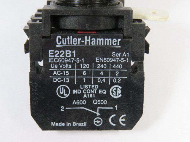 Cutler-Hammer E22PB3B Push Button 22mm 1NC Flush Green Head USED