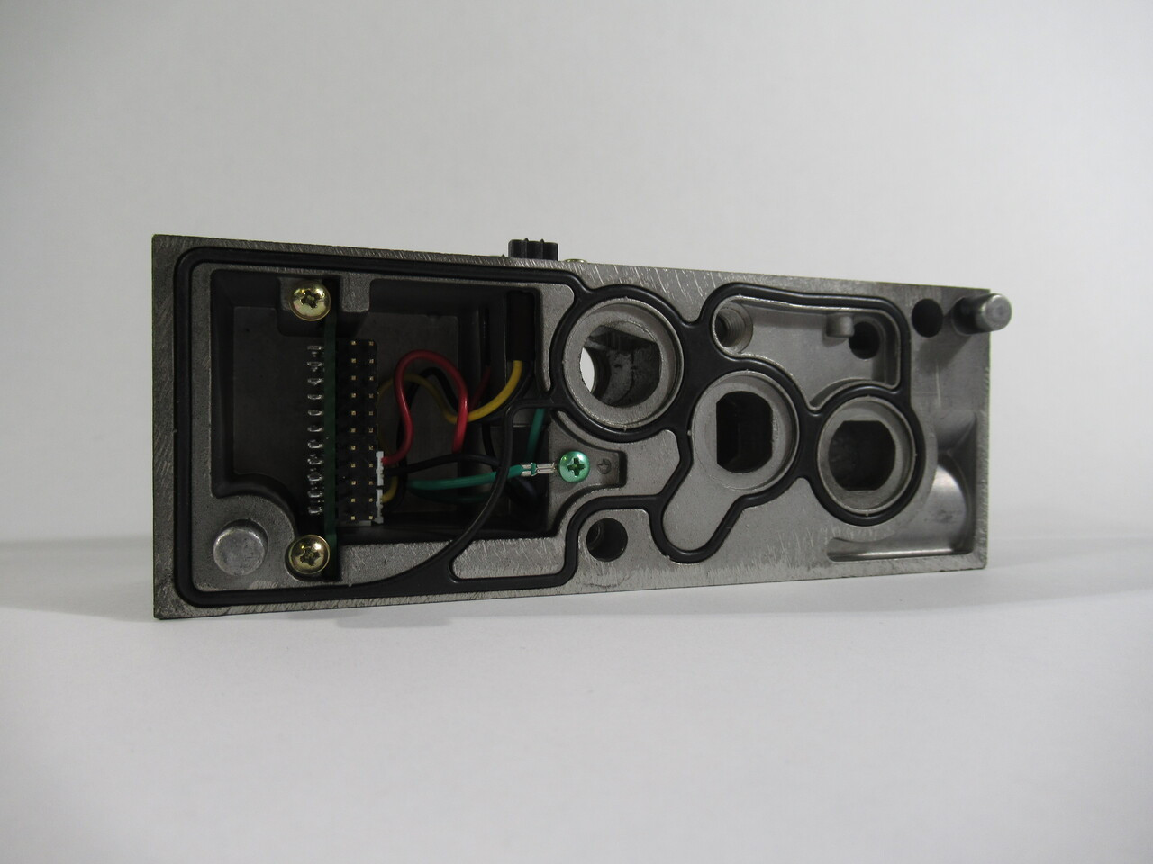 MAC 92B-000-CL4 Manifold Base 3/8" NPT Ports USED