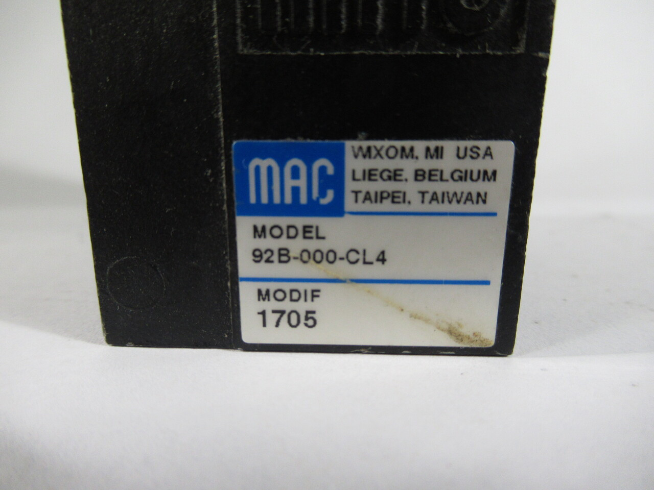 MAC 92B-000-CL4 Manifold Base 3/8" NPT Ports USED